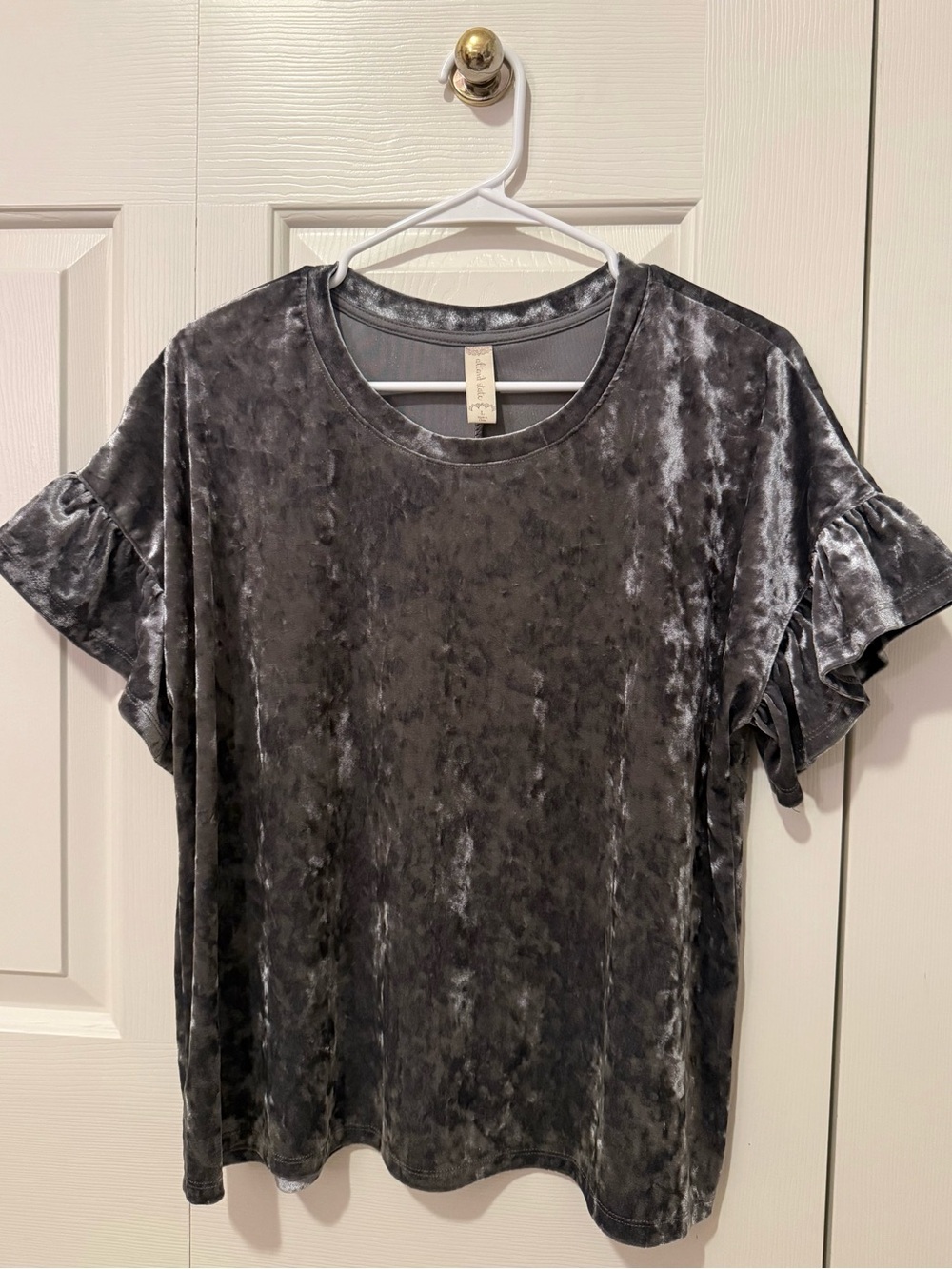 Altar'd State Crushed Velvet Ruffle Sleeve Tee - Gray
